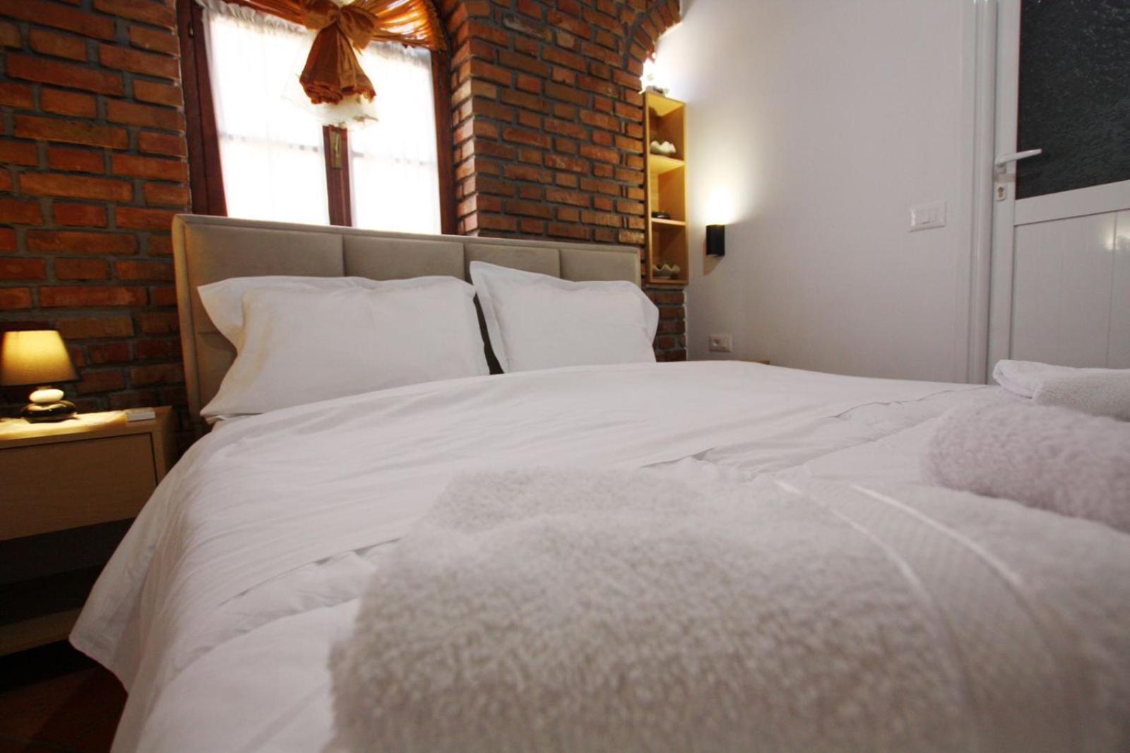 Boutique Buzi 3* Berat
