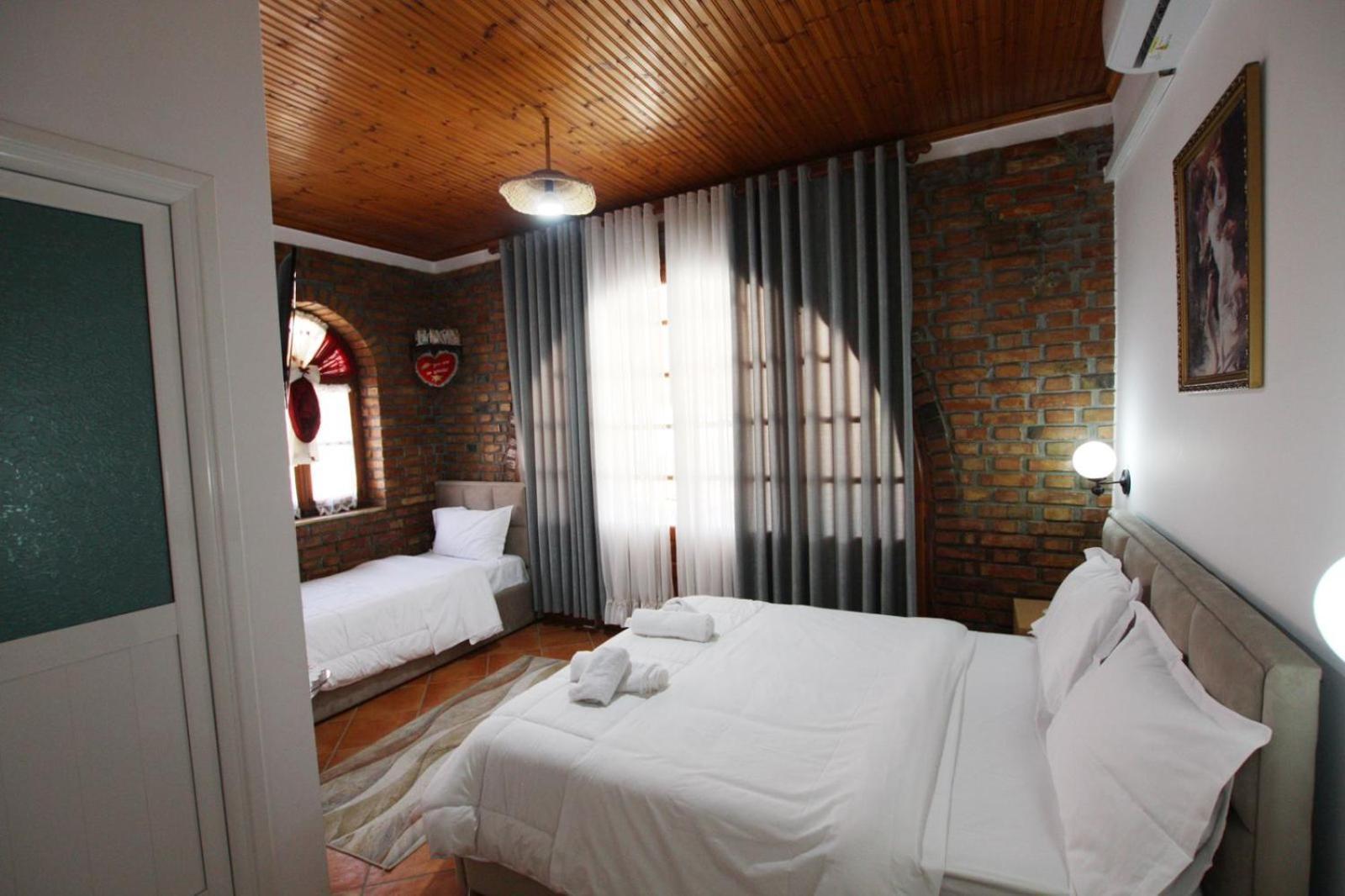 Boutique Buzi 3* Berat